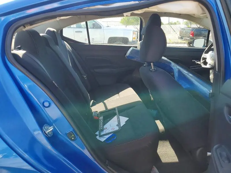 2022 NISSAN VERSA SR  