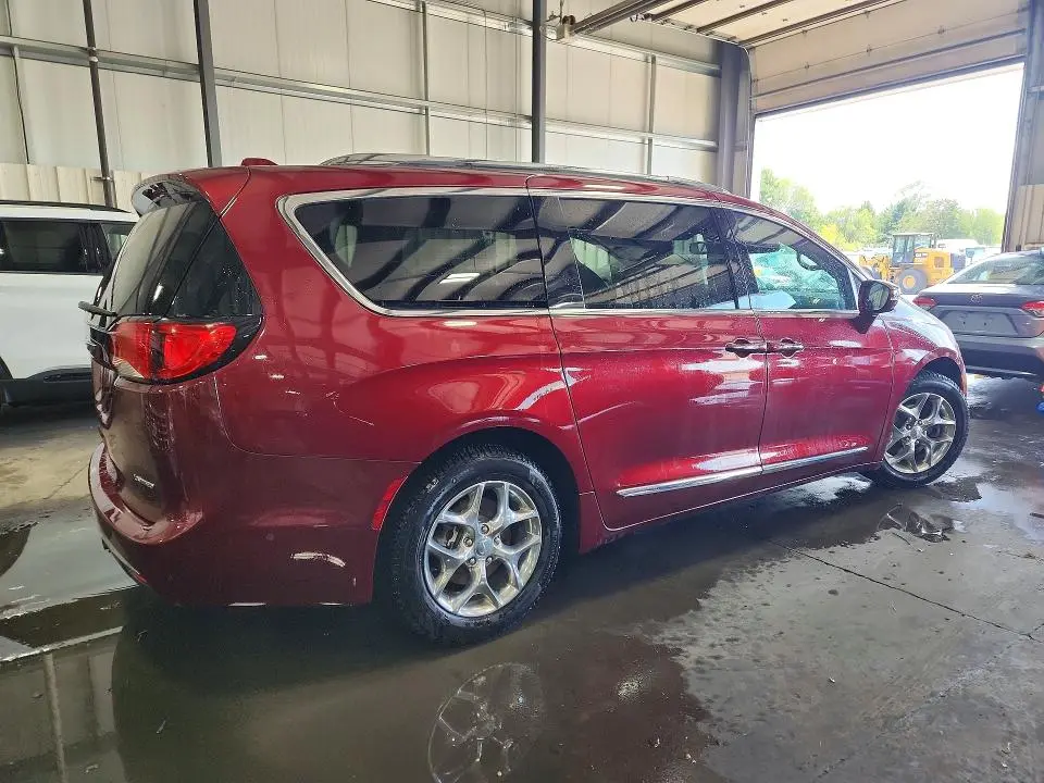 2017 CHRYSLER PACIFICA LIMITED  