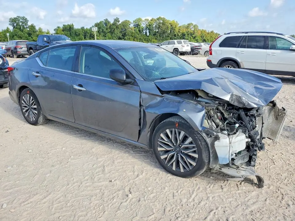 2024 NISSAN ALTIMA SV  