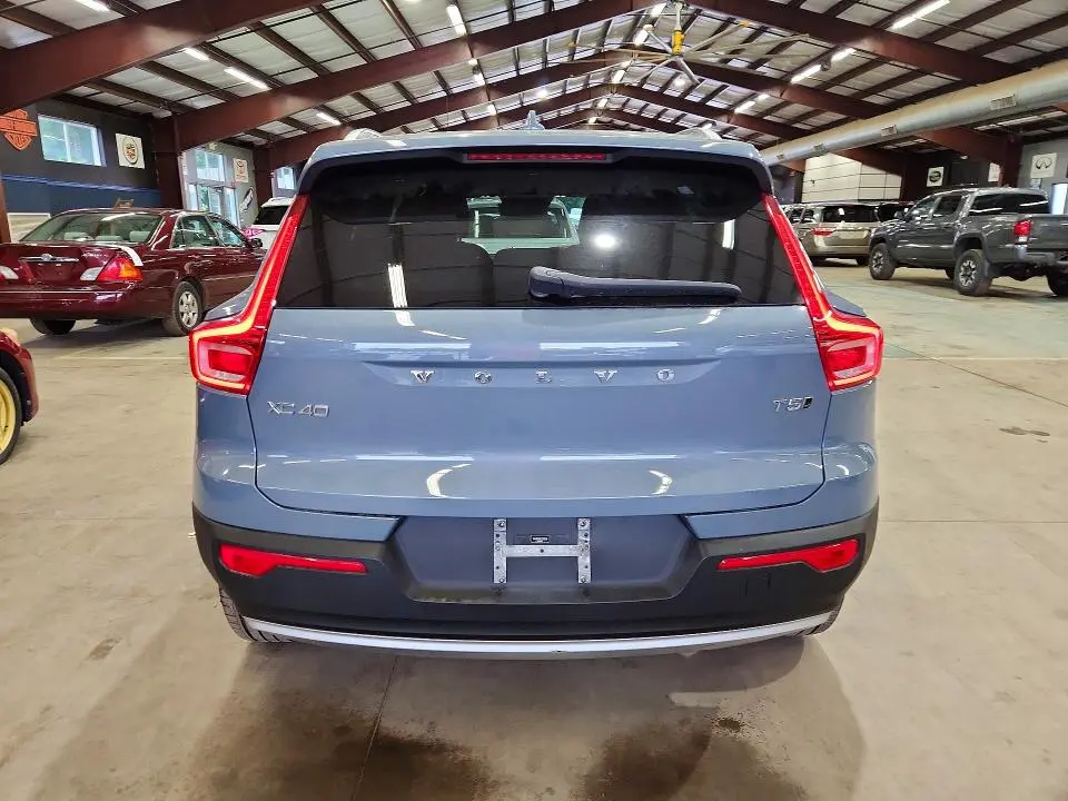 2020 VOLVO XC40 T5 MOMENTUM  