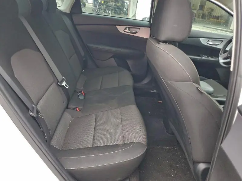 2023 KIA FORTE LX  