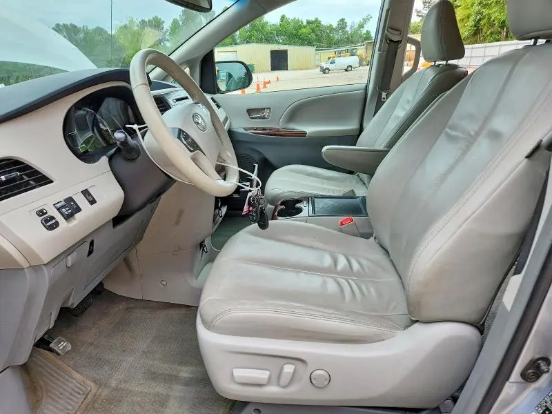 2013 TOYOTA SIENNA XLE 8-PASSENGER  