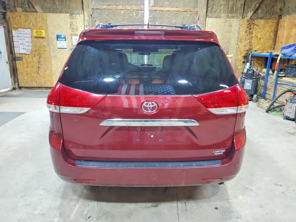 2013 TOYOTA SIENNA LIMITED 7-PASSENGER  