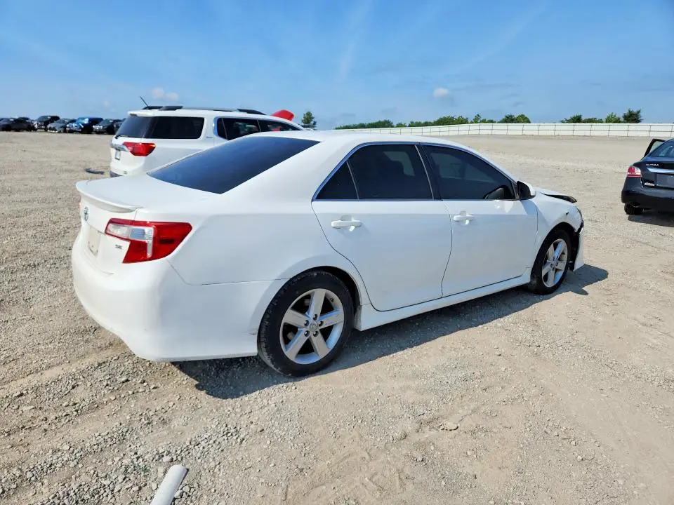2013 TOYOTA CAMRY SE  