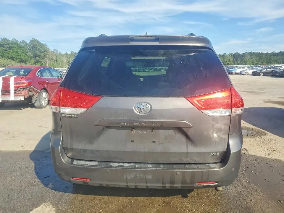 2013 TOYOTA SIENNA XLE 8-PASSENGER  