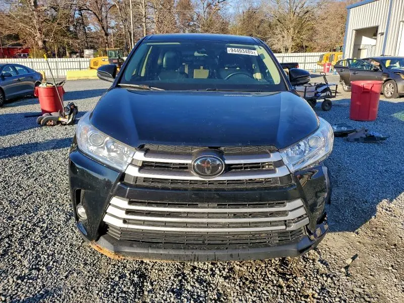 2018 TOYOTA HIGHLANDER LE  