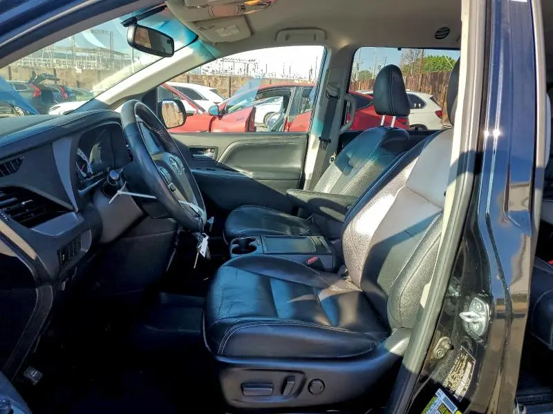 2017 TOYOTA SIENNA   