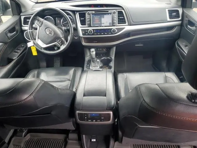 2017 TOYOTA HIGHLANDER SE  