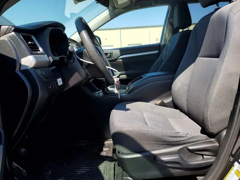 2019 TOYOTA HIGHLANDER LE  