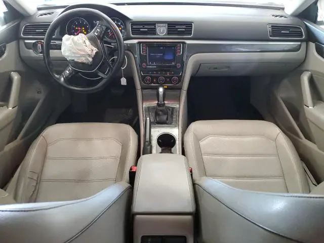 2016 VOLKSWAGEN PASSAT SE  