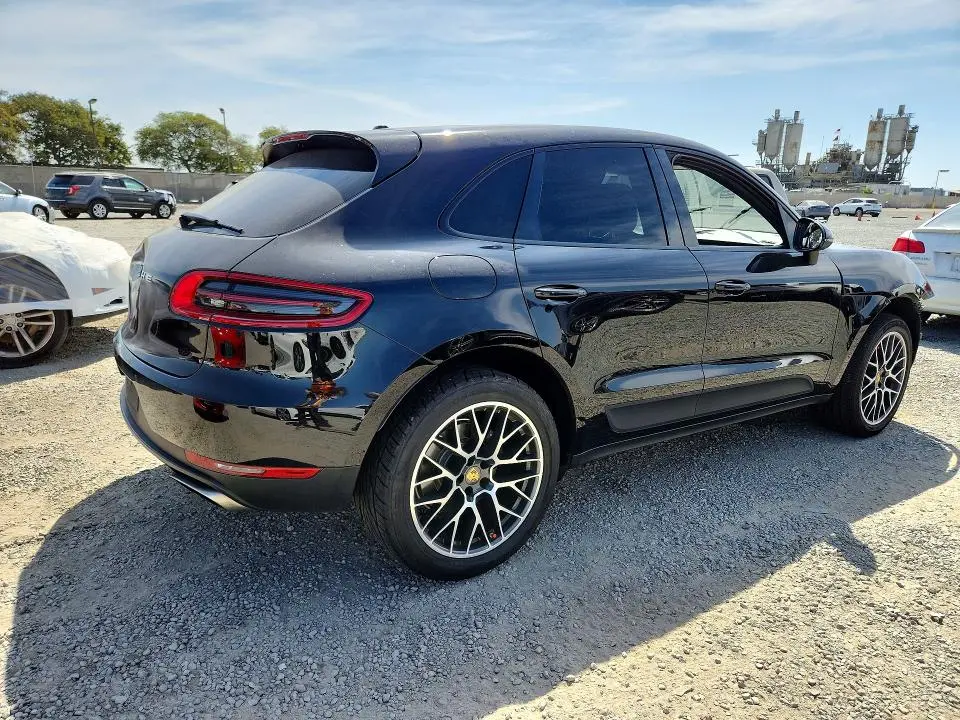 2017 PORSCHE MACAN   