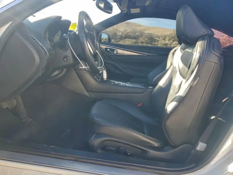 2018 INFINITI Q60 LUXE 300  