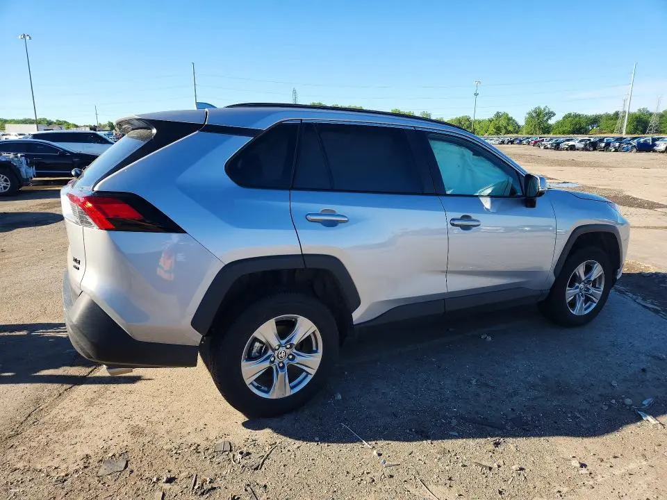 2025 TOYOTA RAV4 XLE  