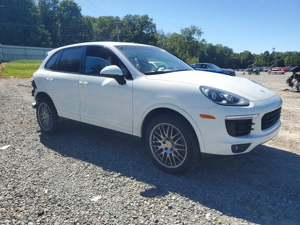 2017 PORSCHE CAYENNE   
