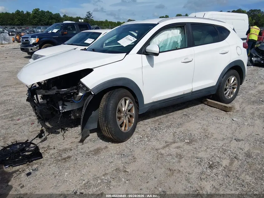 2016 HYUNDAI TUCSON SE