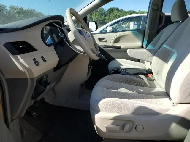 2013 TOYOTA SIENNA LE  