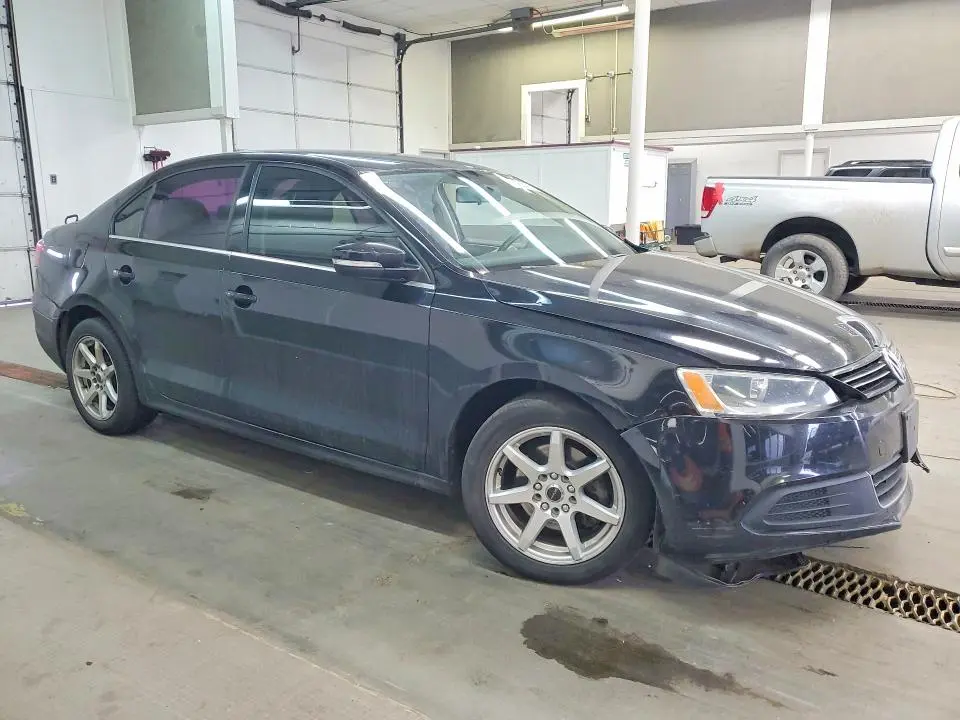 2013 VOLKSWAGEN JETTA SE  