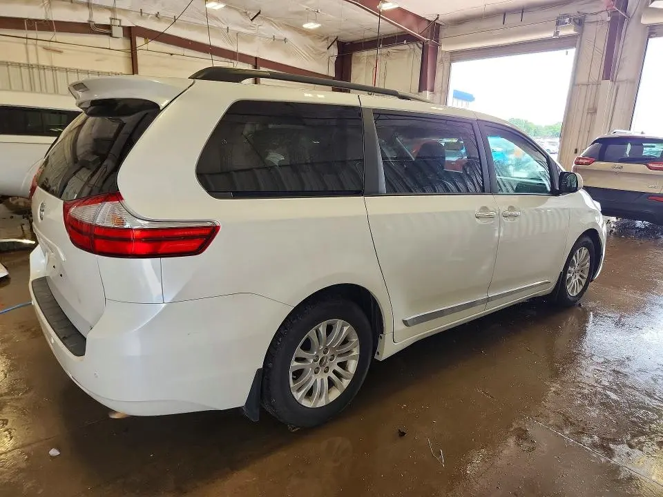 2015 TOYOTA SIENNA XLE PREMIUM 8-PASSENGER  