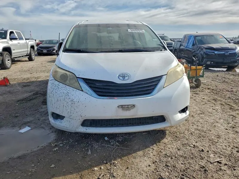 2011 TOYOTA SIENNA LE  