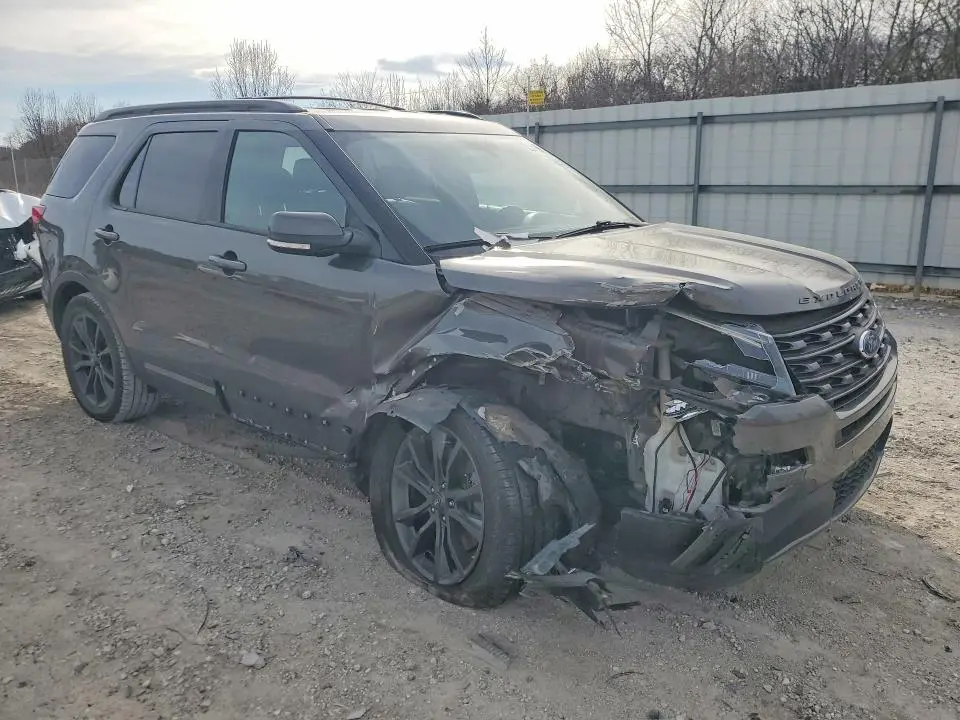 2017 FORD EXPLORER XLT  