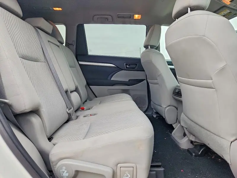 2019 TOYOTA HIGHLANDER LE  
