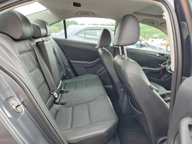2012 VOLKSWAGEN JETTA SE  