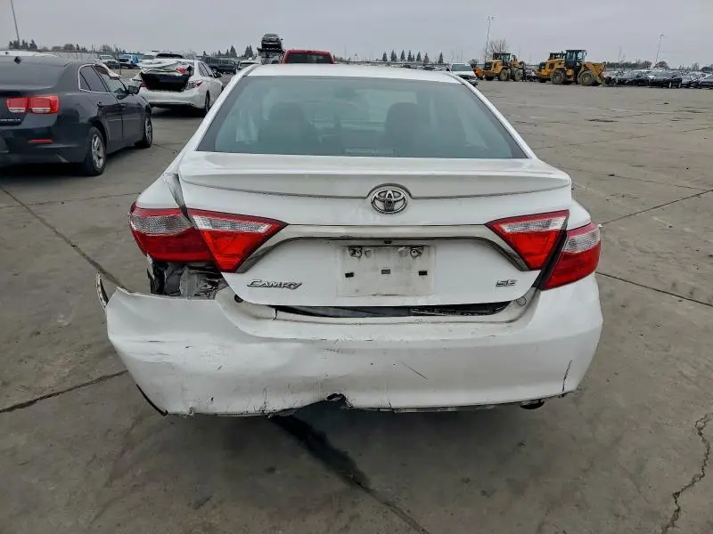 2016 TOYOTA CAMRY SE  