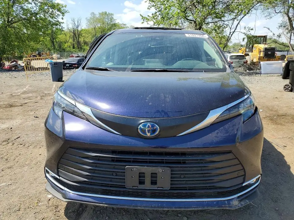 2024 TOYOTA SIENNA XLE 7-PASSENGER  
