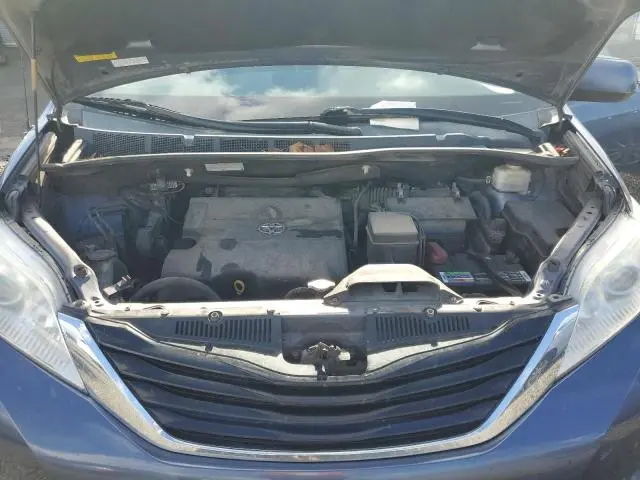 2014 TOYOTA SIENNA LE  