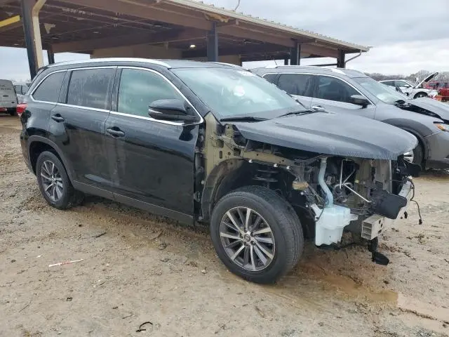 2019 TOYOTA HIGHLANDER SE  