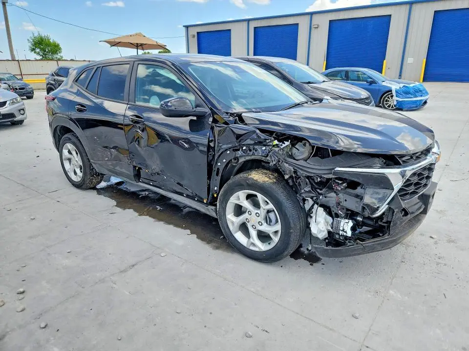 2025 CHEVROLET TRAX LS  
