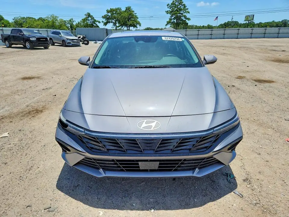 2025 HYUNDAI ELANTRA SEL  