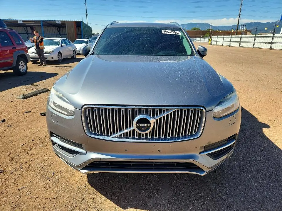 2016 VOLVO XC90 T6  