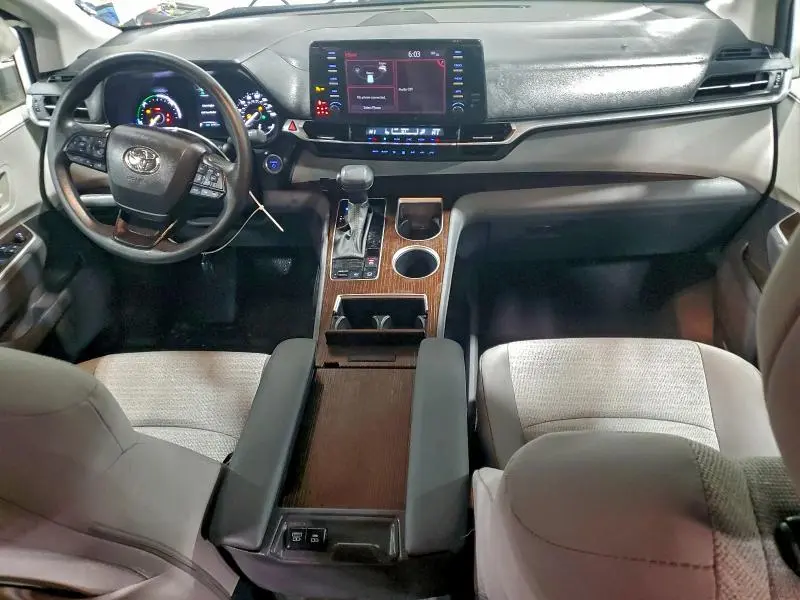 2023 TOYOTA SIENNA LE  