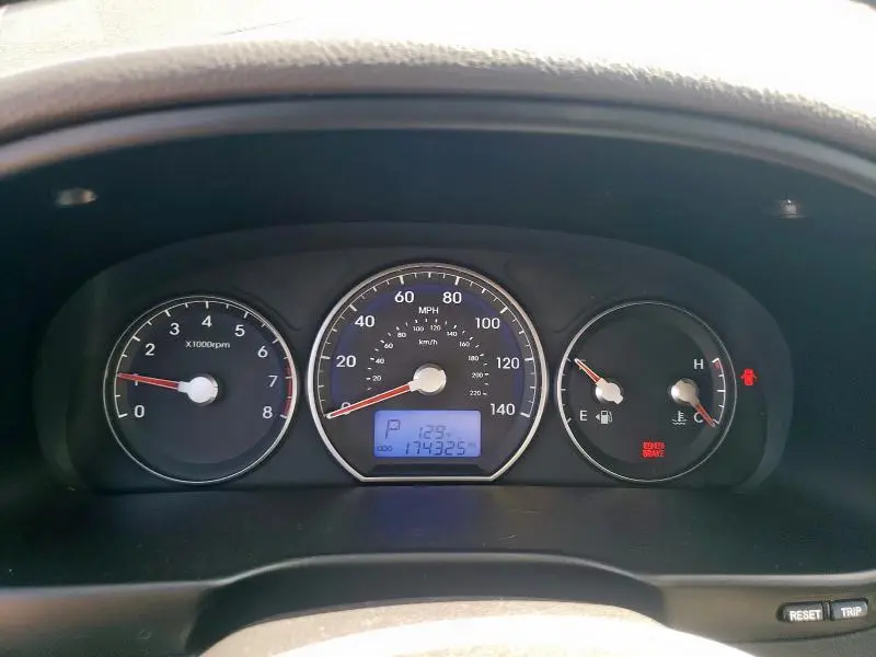 2011 HYUNDAI SANTA FE SE  