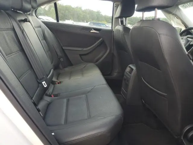 2011 VOLKSWAGEN JETTA SE  