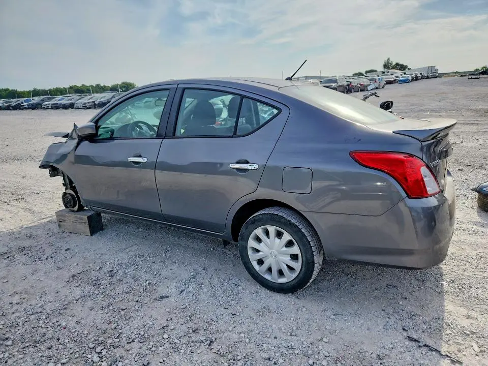 2018 NISSAN VERSA SV  