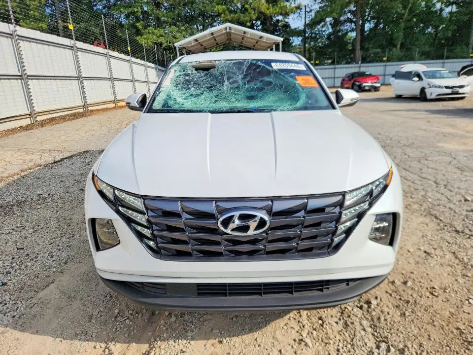 2022 HYUNDAI TUCSON SE  