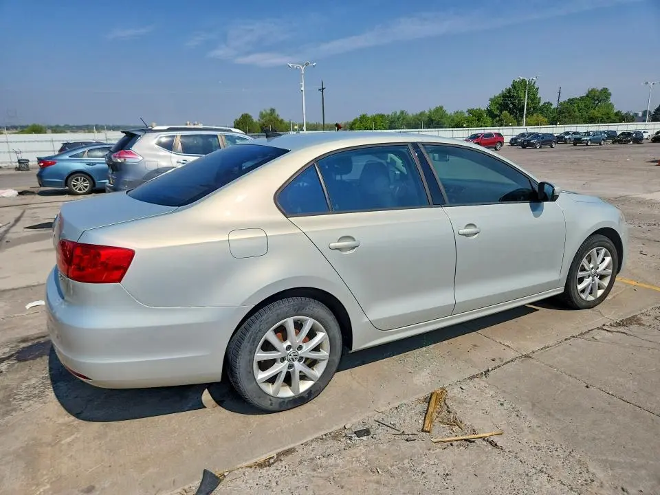 2012 VOLKSWAGEN JETTA SE  