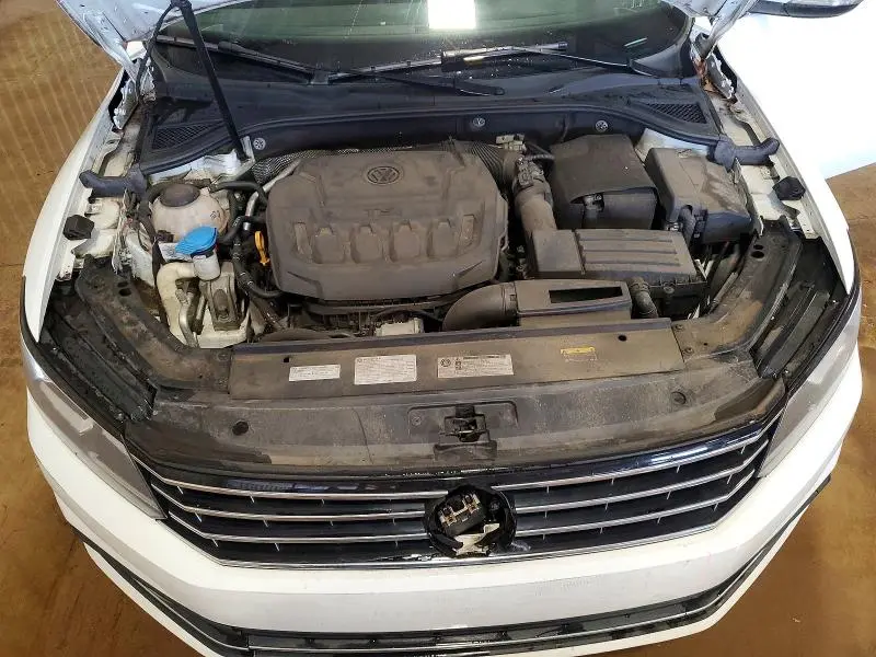 2018 VOLKSWAGEN PASSAT SE  