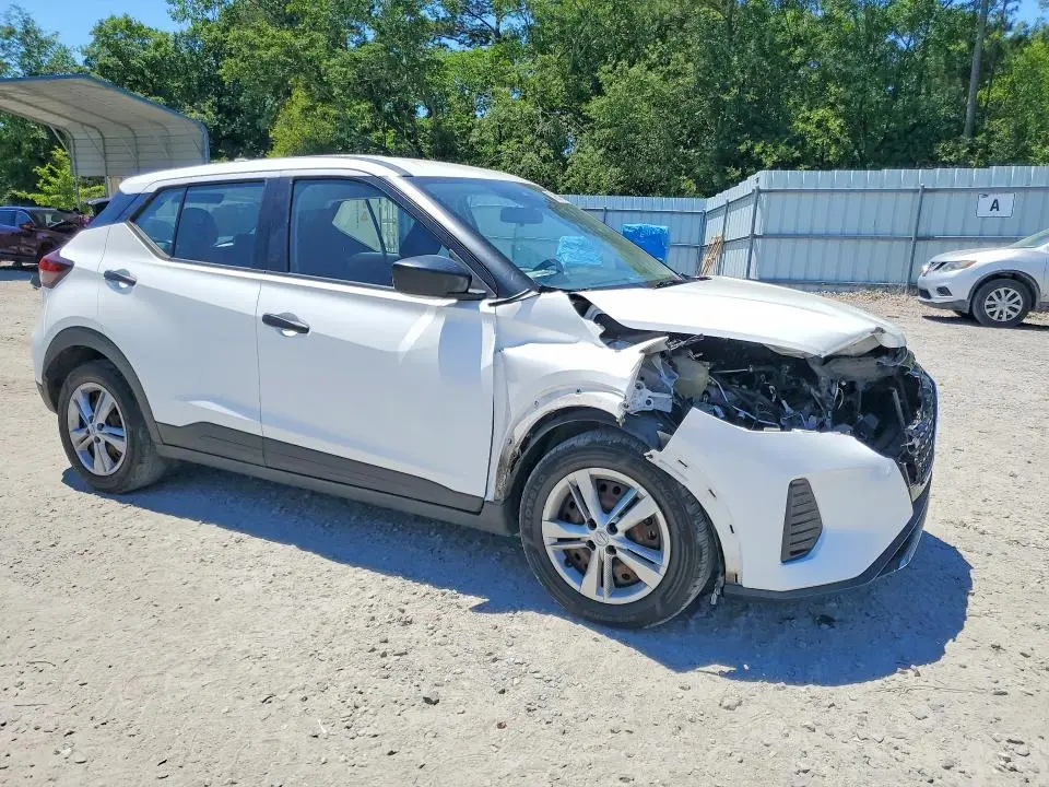 2021 NISSAN KICKS S  