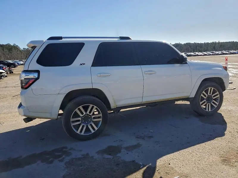 2023 TOYOTA 4RUNNER SE  