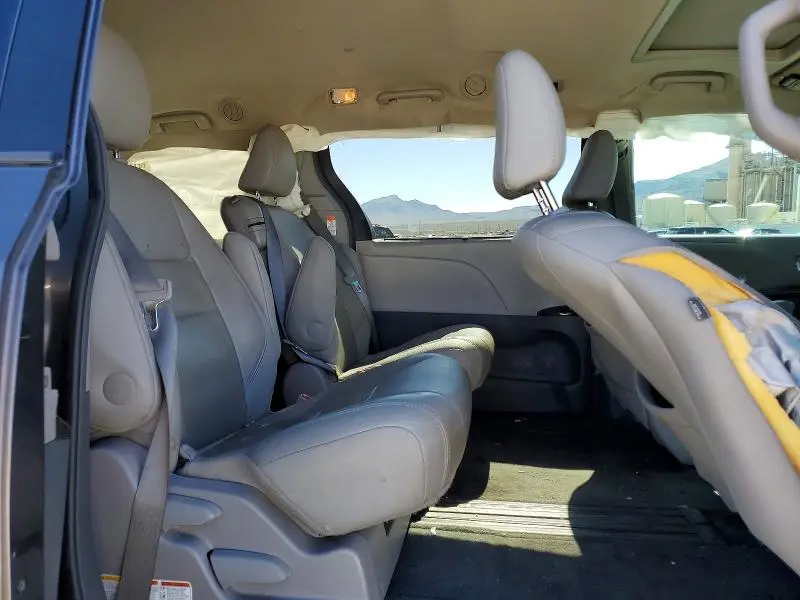 2015 TOYOTA SIENNA XLE 8-PASSENGER  