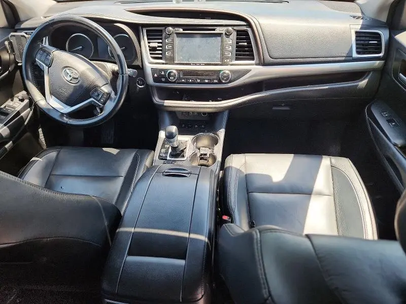 2017 TOYOTA HIGHLANDER XLE  