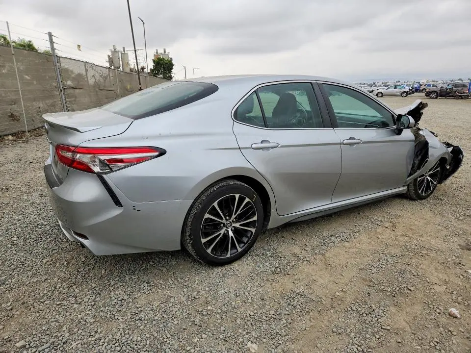 2018 TOYOTA CAMRY SE  