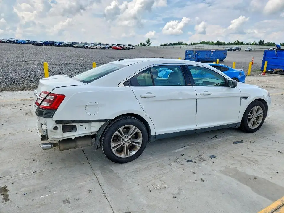 2015 FORD TAURUS SE  