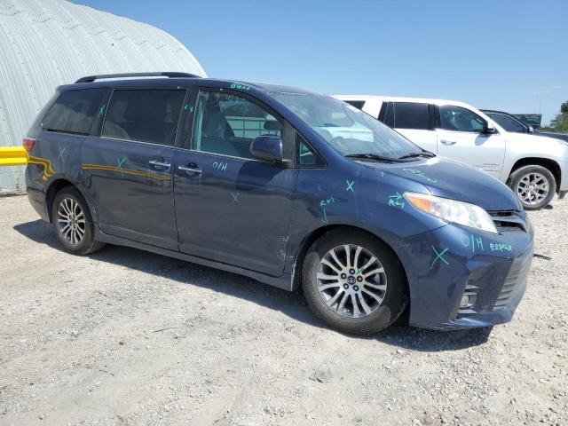 2018 TOYOTA SIENNA XLE