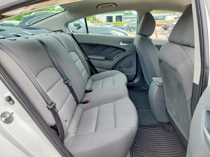 2017 KIA FORTE LX  
