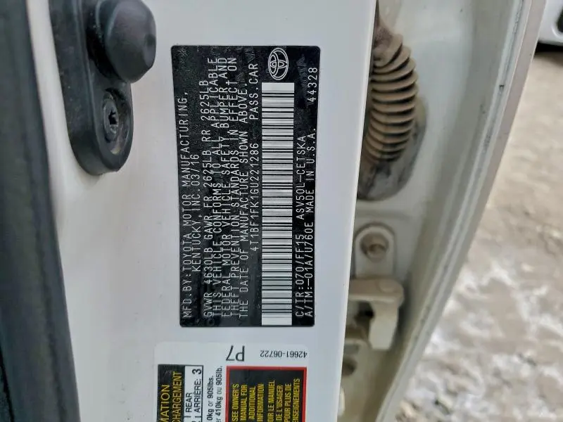 2016 TOYOTA CAMRY LE  