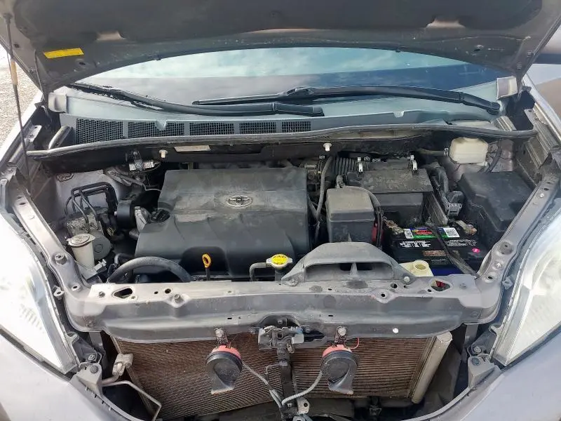 2011 TOYOTA SIENNA LE  